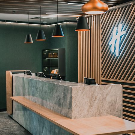 Holiday Inn Krakow City Centre By Ihg Bagian luar foto Reception desk at the hotel