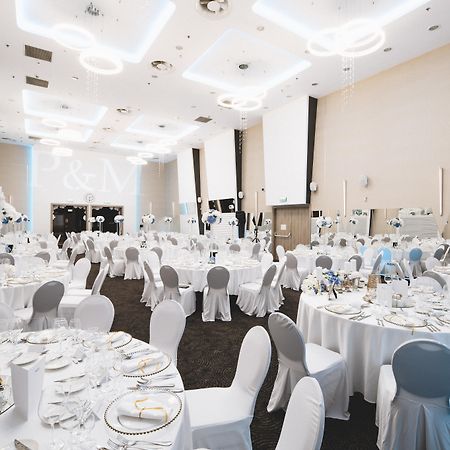 Holiday Inn Krakow City Centre By Ihg Bagian luar foto A wedding reception
