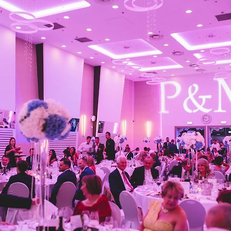 Holiday Inn Krakow City Centre By Ihg Bagian luar foto A wedding reception