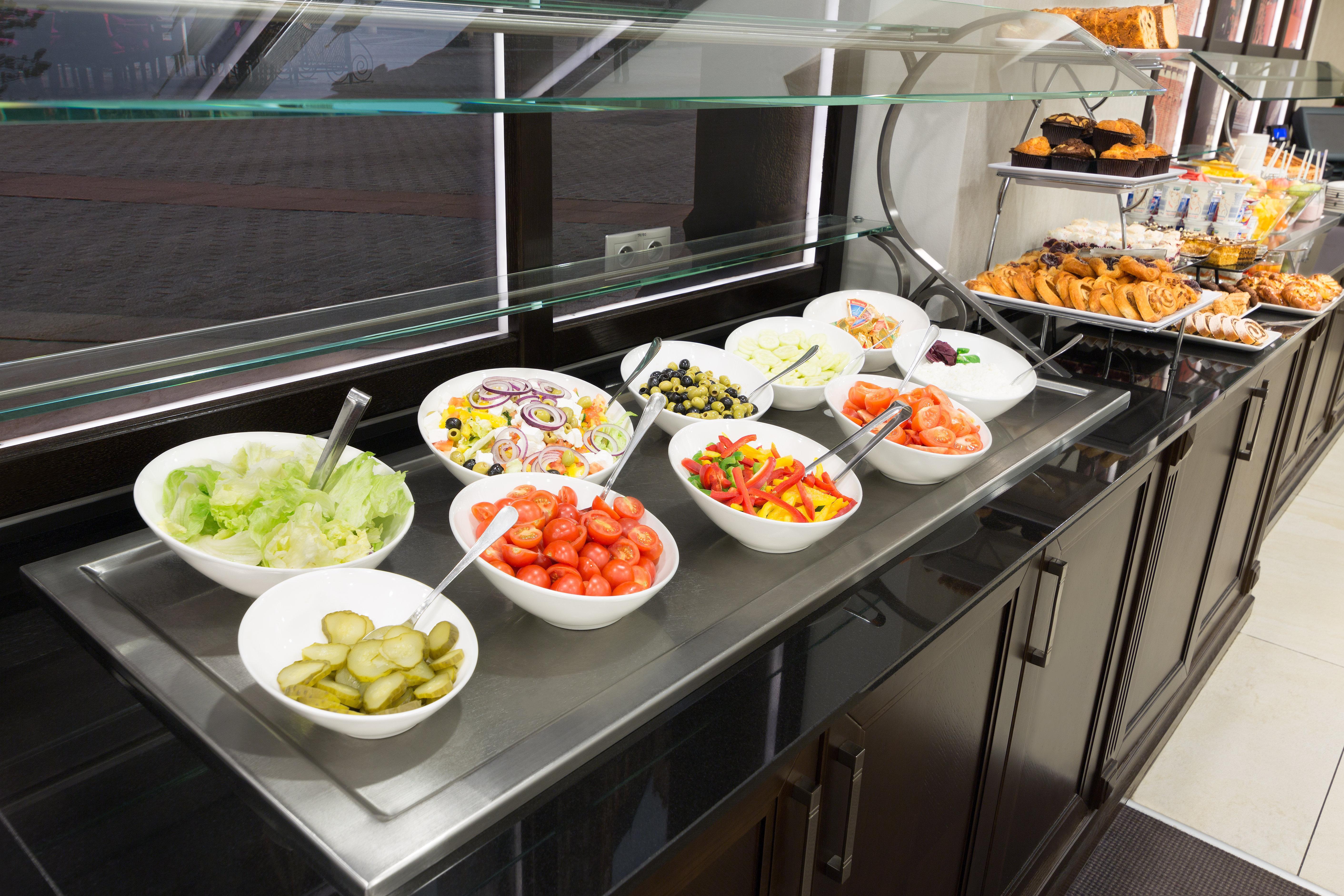 Holiday Inn Krakow City Centre By Ihg Bagian luar foto A salad bar