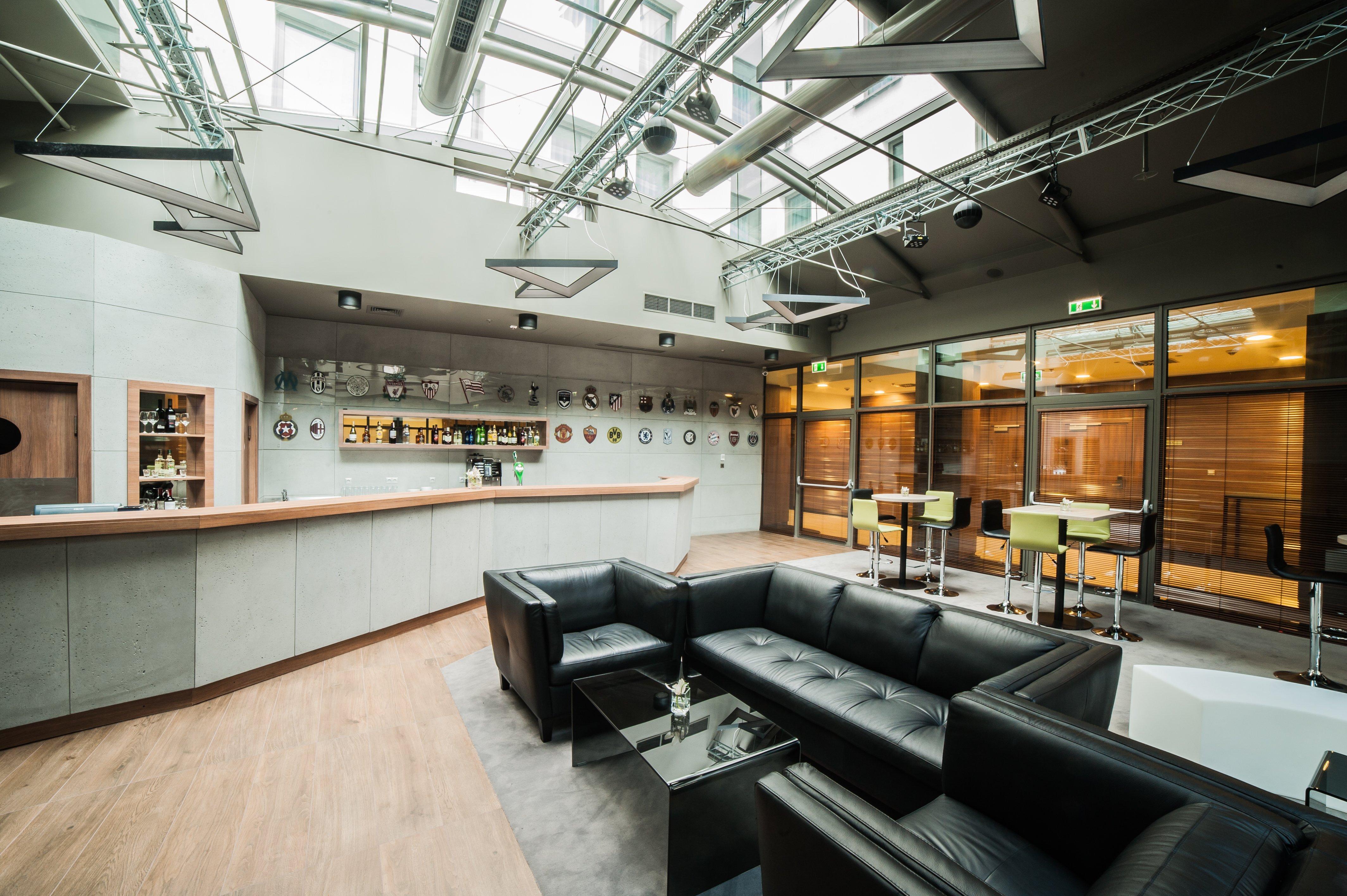 Holiday Inn Krakow City Centre By Ihg Bagian luar foto The lounge at the airport