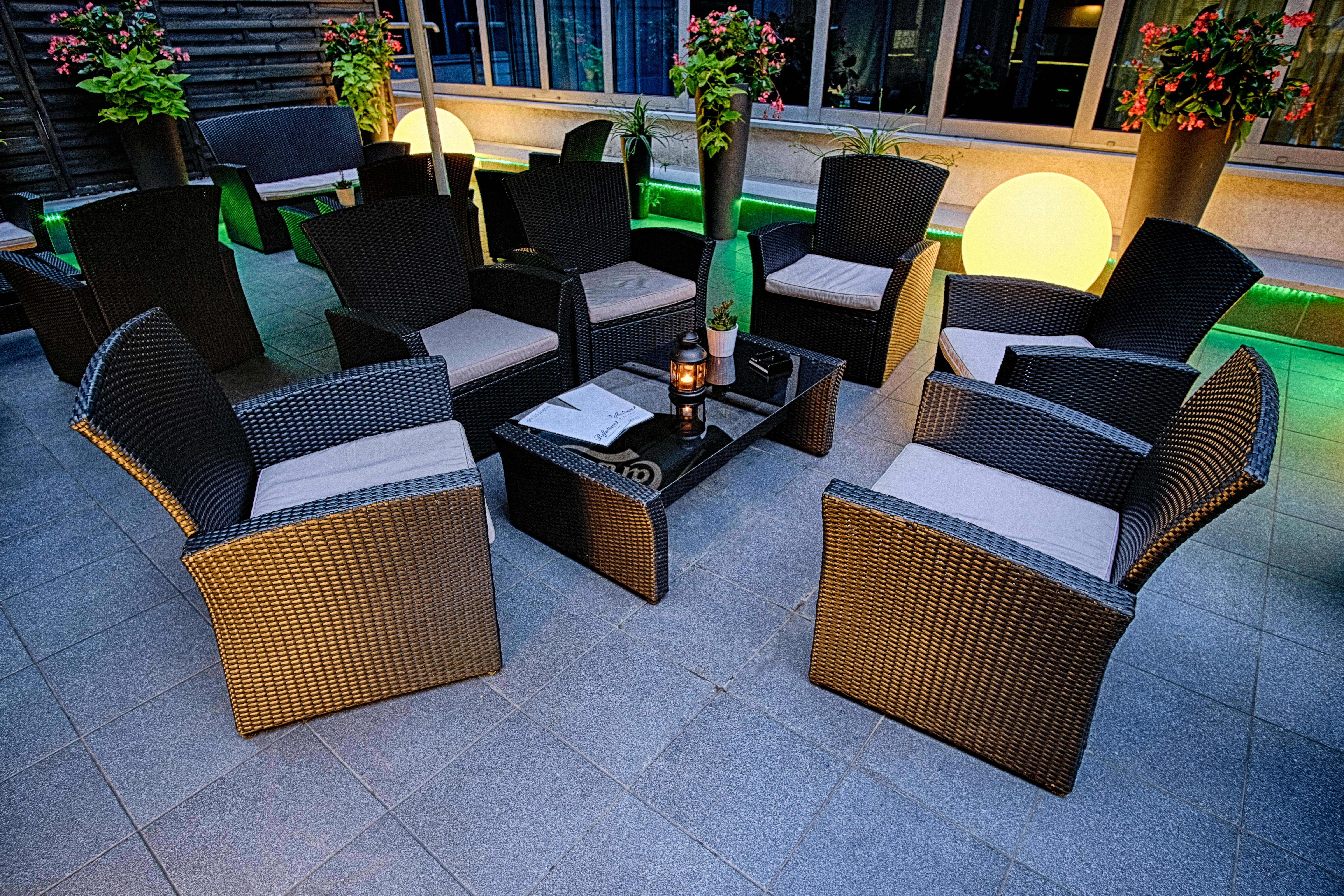 Holiday Inn Krakow City Centre By Ihg Bagian luar foto Outdoor furniture