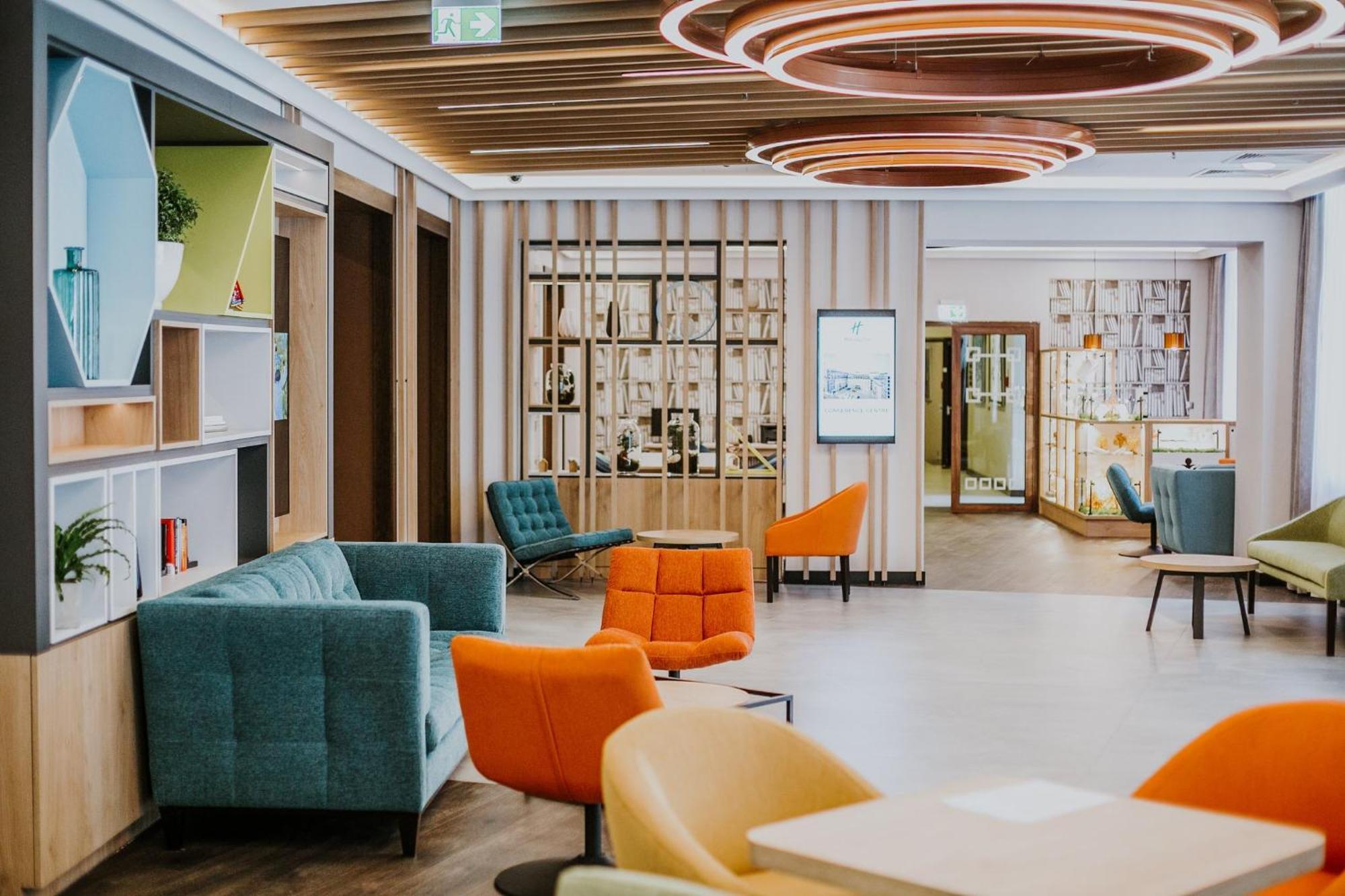 Holiday Inn Krakow City Centre By Ihg Bagian luar foto The lounge at Riga Airport