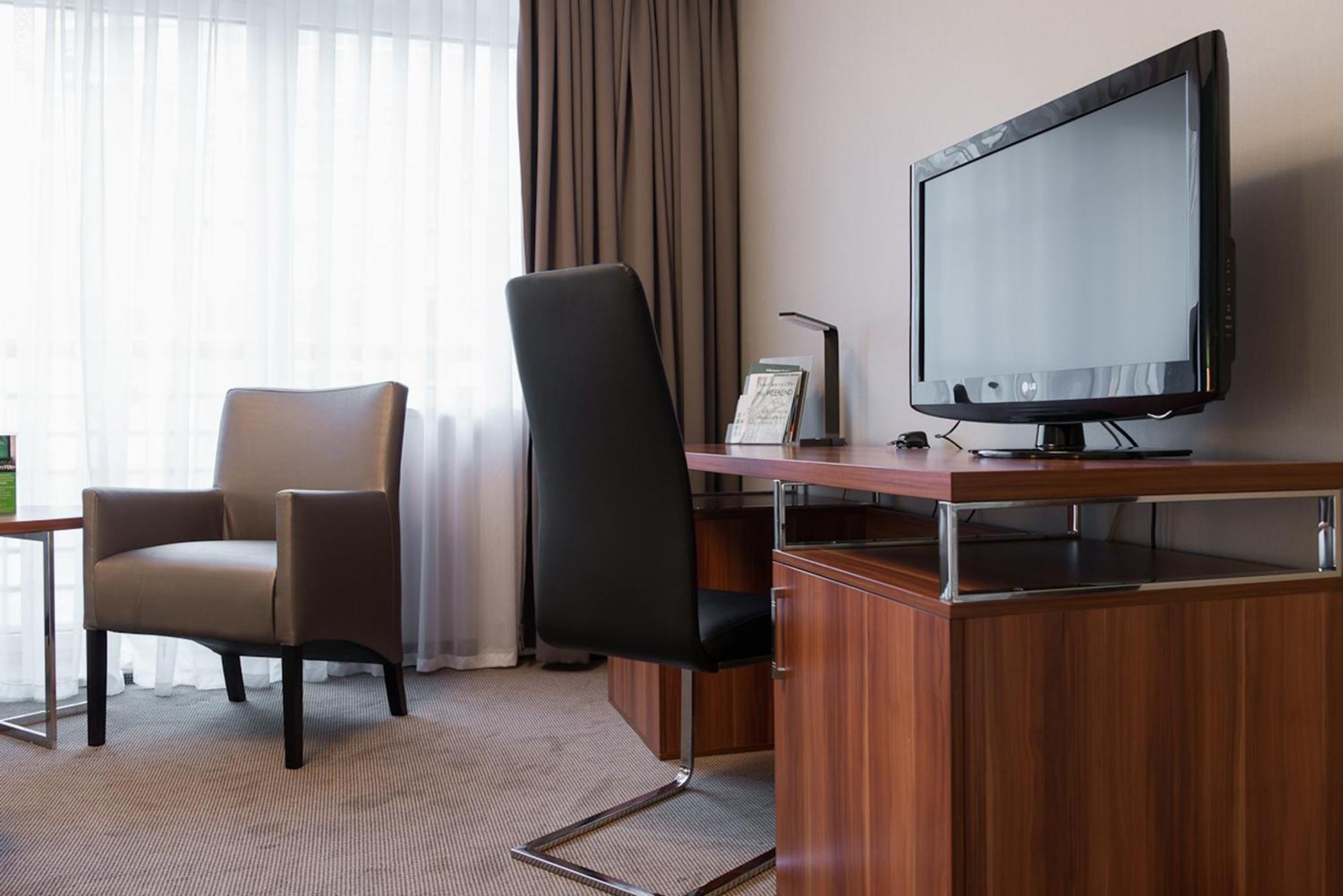 Holiday Inn Krakow City Centre By Ihg Bagian luar foto A typical hotel room