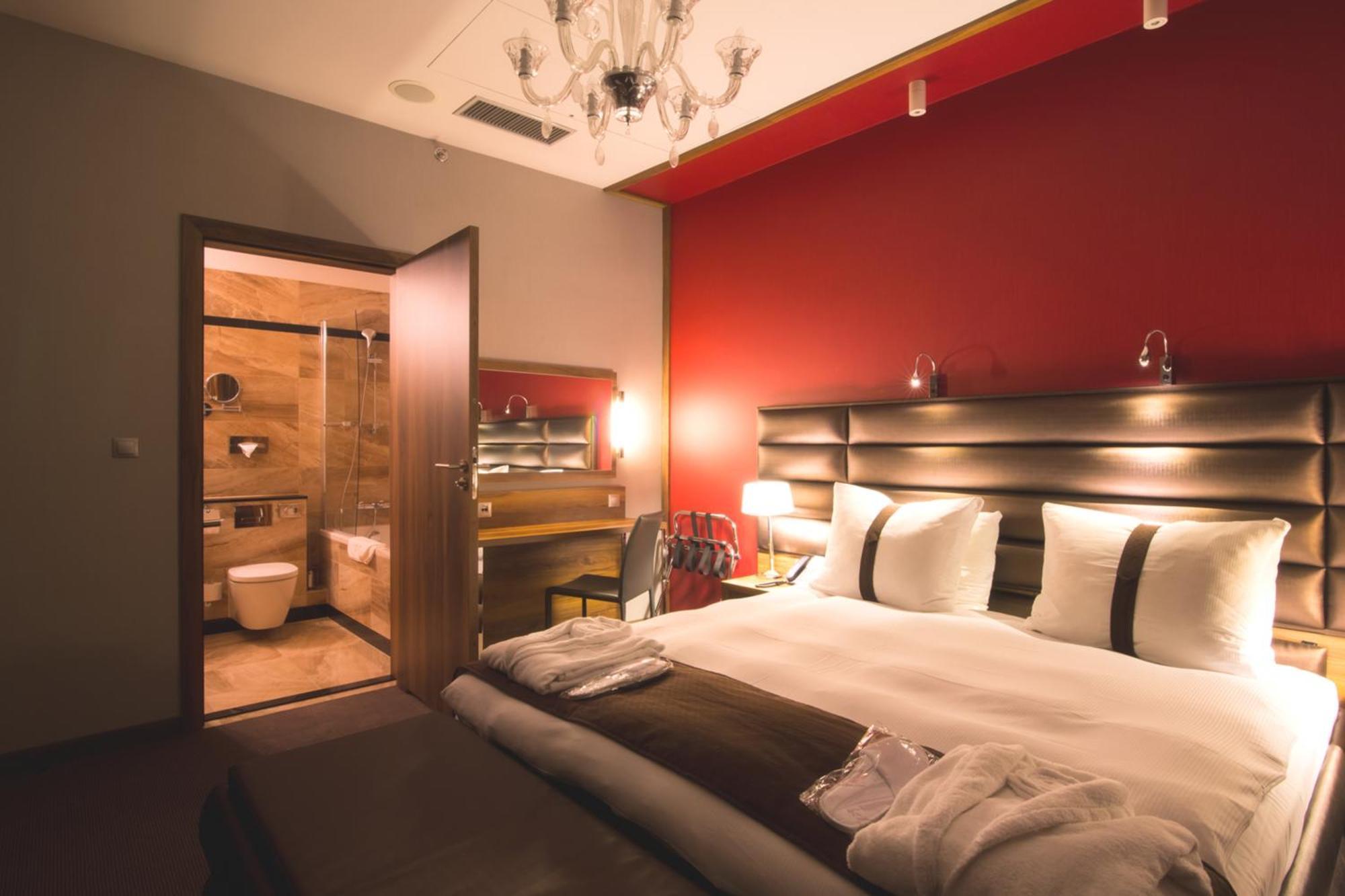 Holiday Inn Krakow City Centre By Ihg Bagian luar foto A room at the Hotel de la Tour